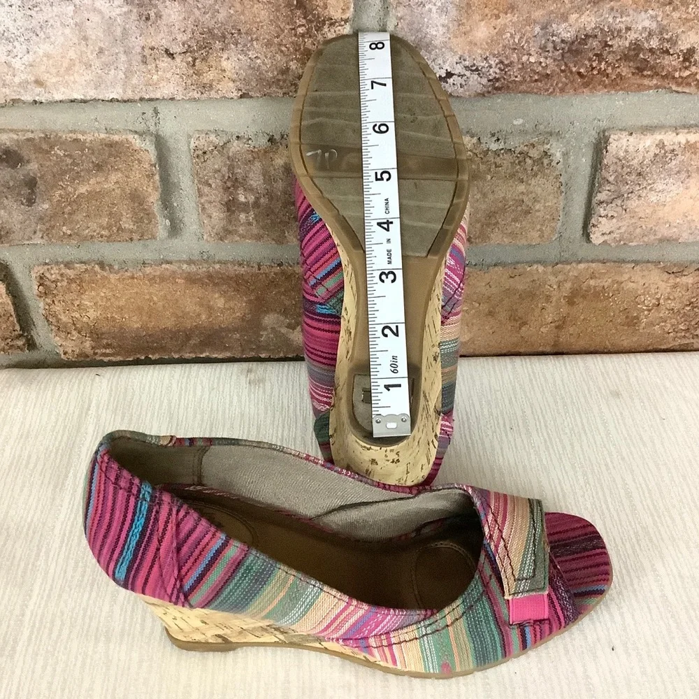 LIFE STRIDE “Velocity” Memory Foam Wedge Striped Sandals